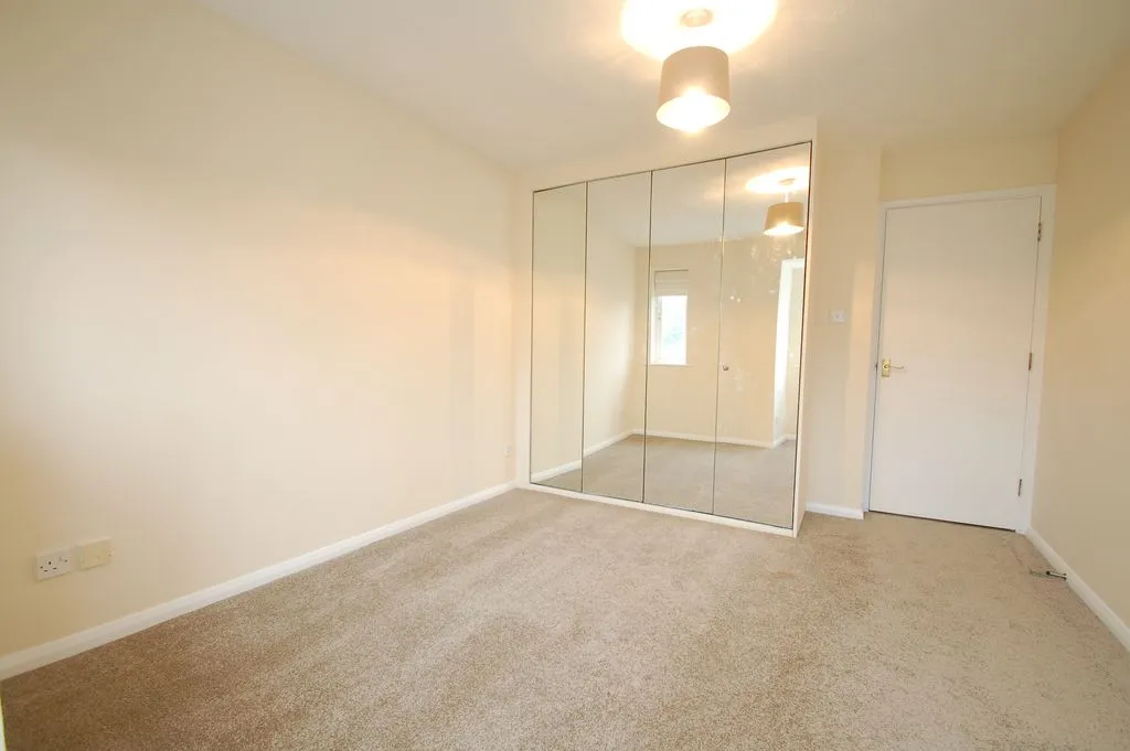 Mayfield Road Hersham, Walton-On-Thames KT12 5HZ, photo 7