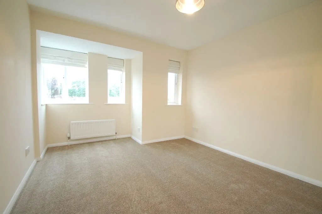 Mayfield Road Hersham, Walton-On-Thames KT12 5HZ, photo 6