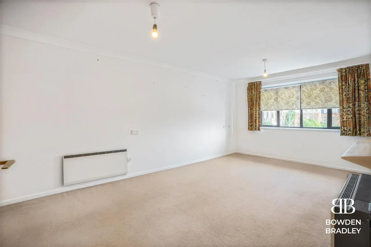 High Road, Manor Court Lodge, E18, photo 15