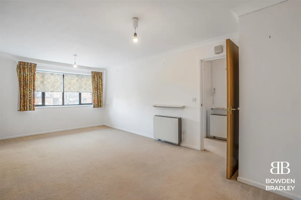 High Road, Manor Court Lodge, E18, photo 14