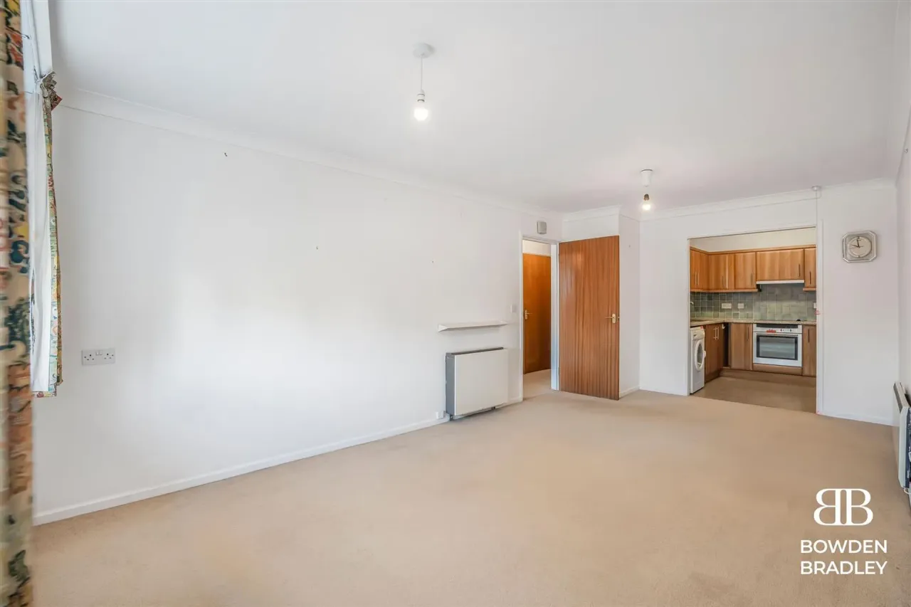 High Road, Manor Court Lodge, E18, photo 13