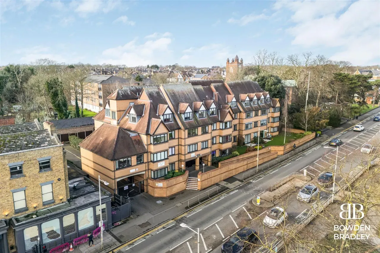 High Road, Manor Court Lodge, E18, photo 10