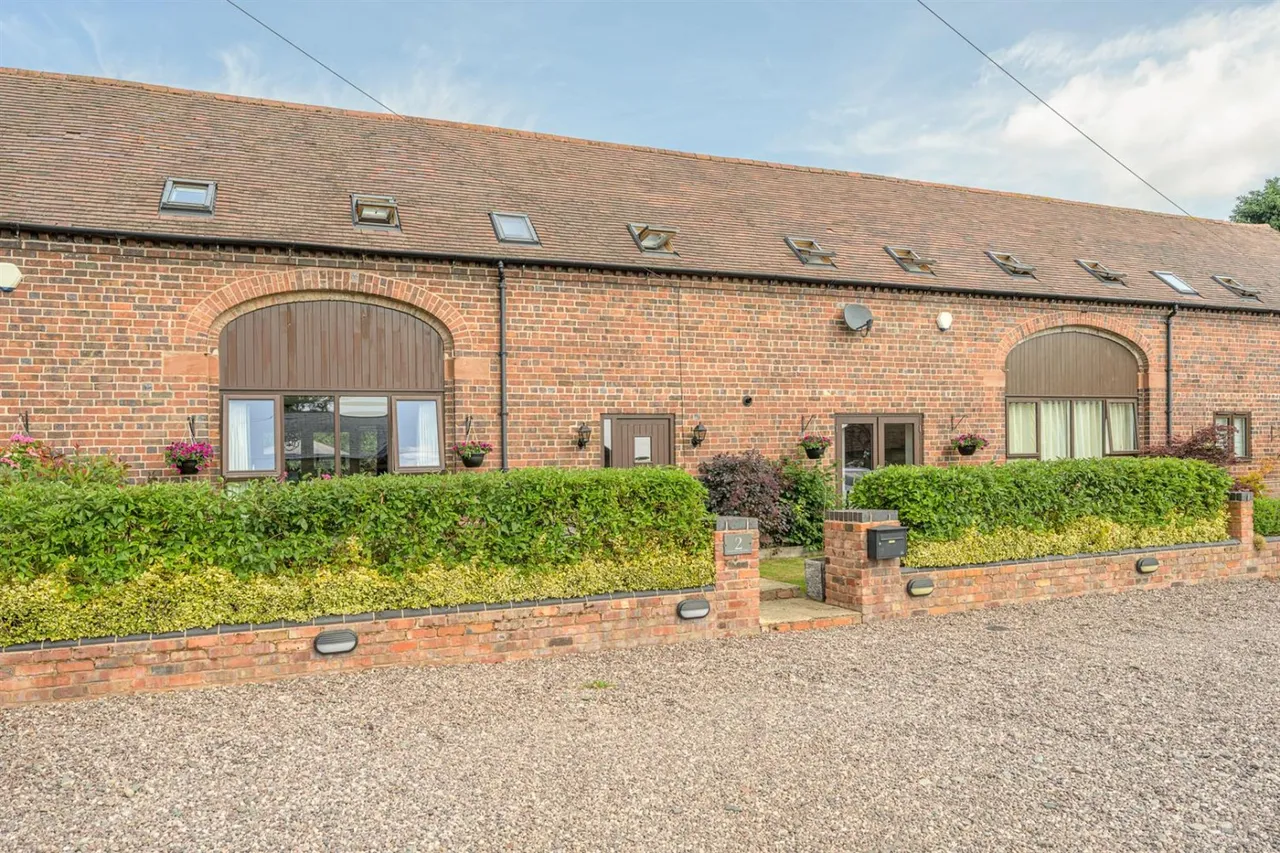 4 bed house for sale — Blakeshall Farm Barns, Blakeshall Lane, Wolverley, DY11 5XW
