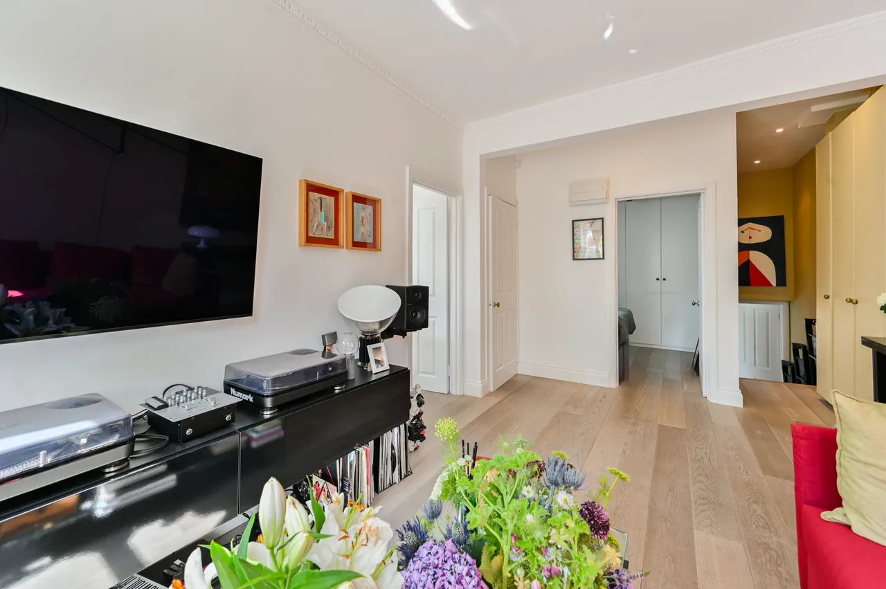 Flat 3, 158-160 Kennington Park Road, London, photo 3