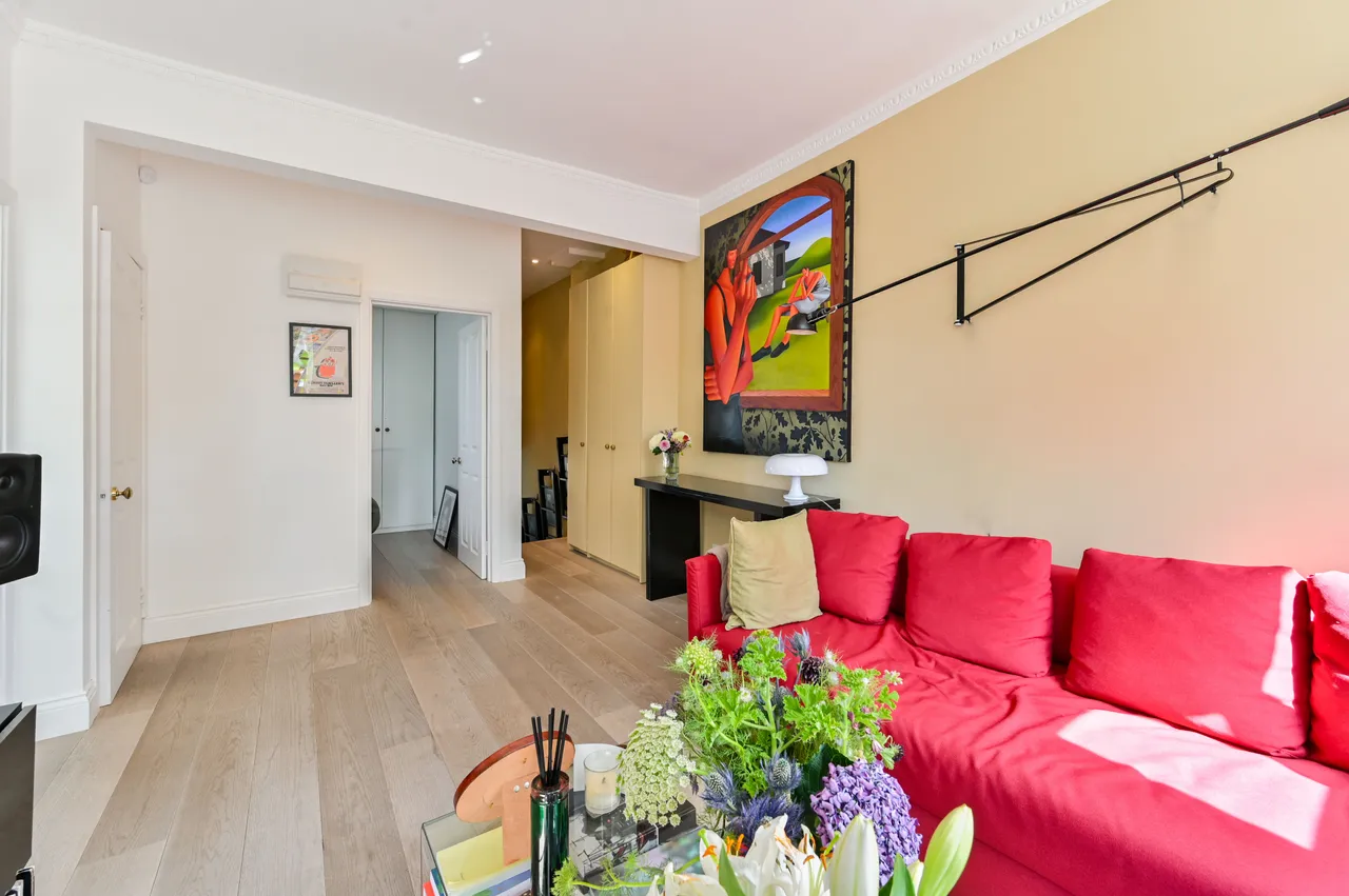 Flat 3, 158-160 Kennington Park Road, London, photo 2