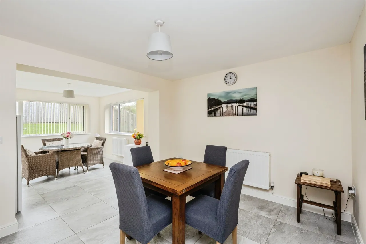 Clos Coed Derw Llanelli, SA14, photo 10