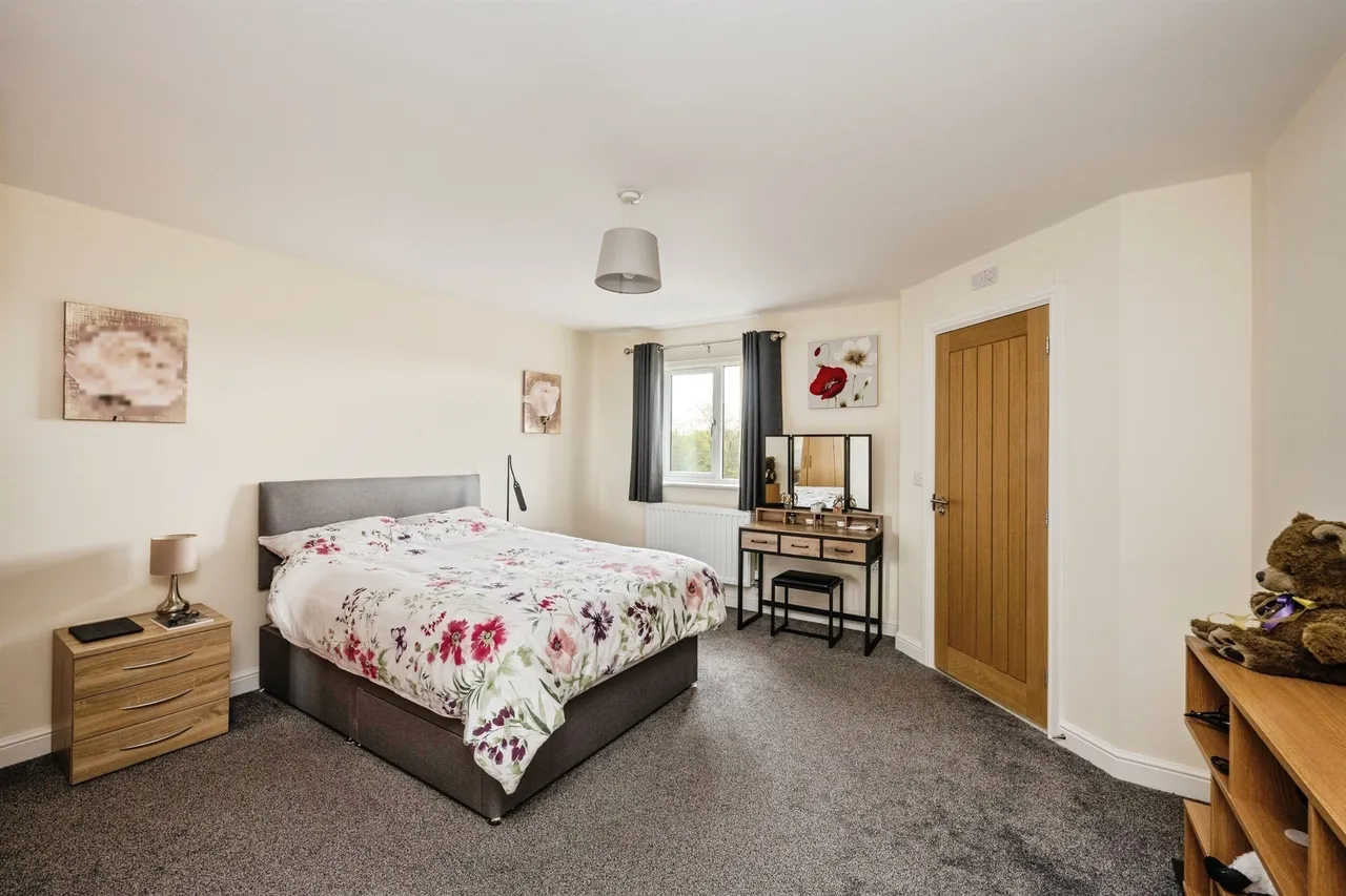 Clos Coed Derw Llanelli, SA14, photo 17