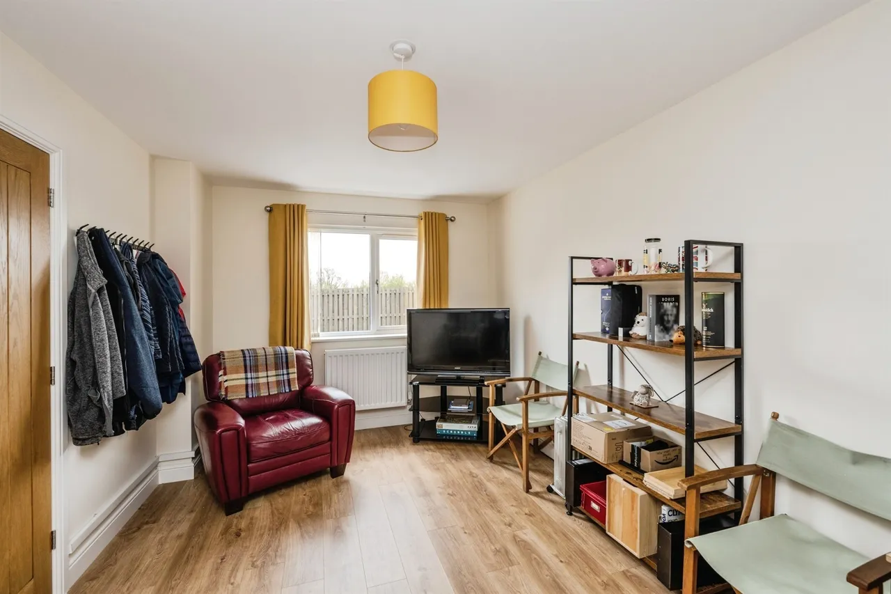 Clos Coed Derw Llanelli, SA14, photo 3