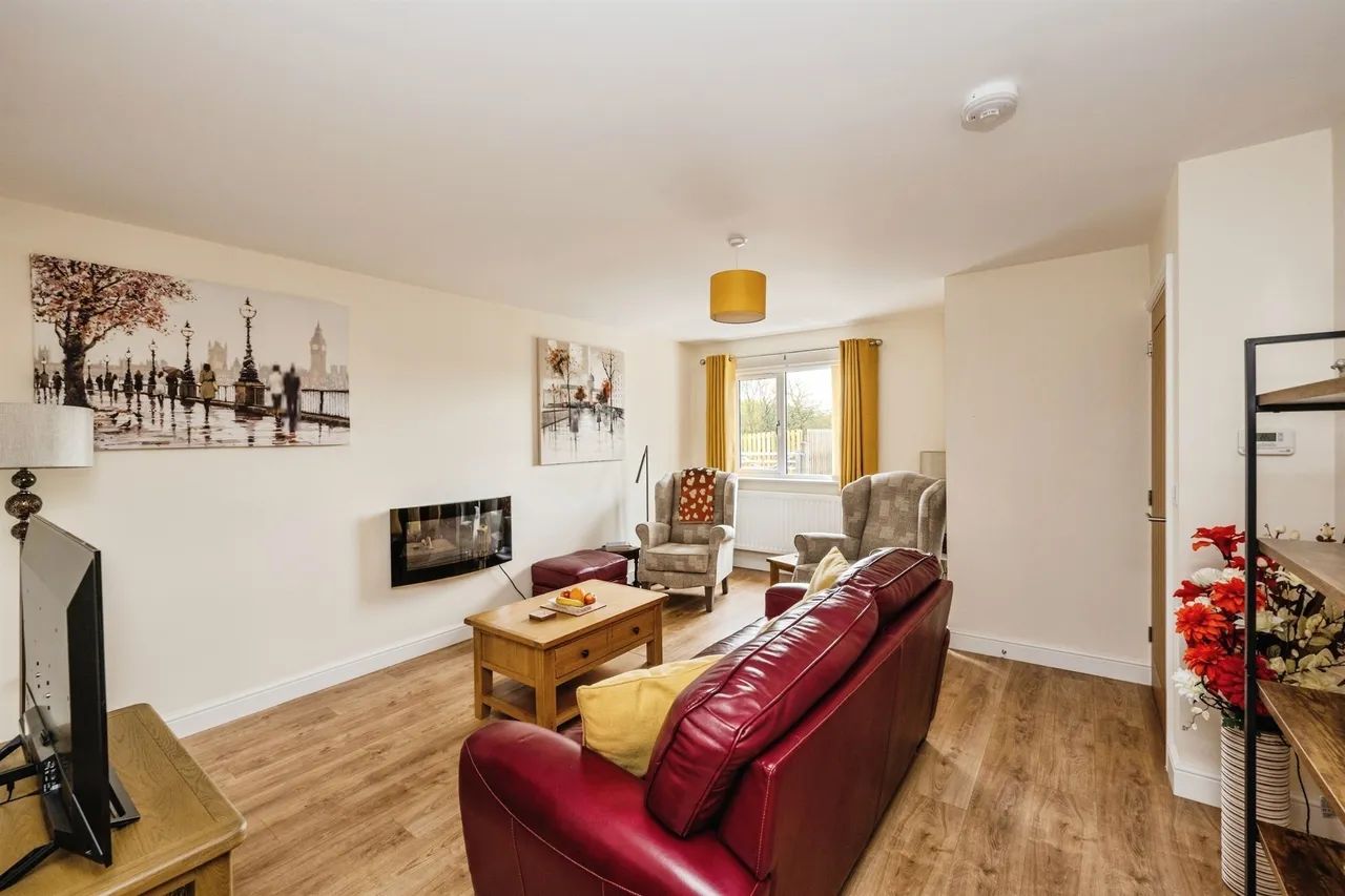 Clos Coed Derw Llanelli, SA14, photo 4