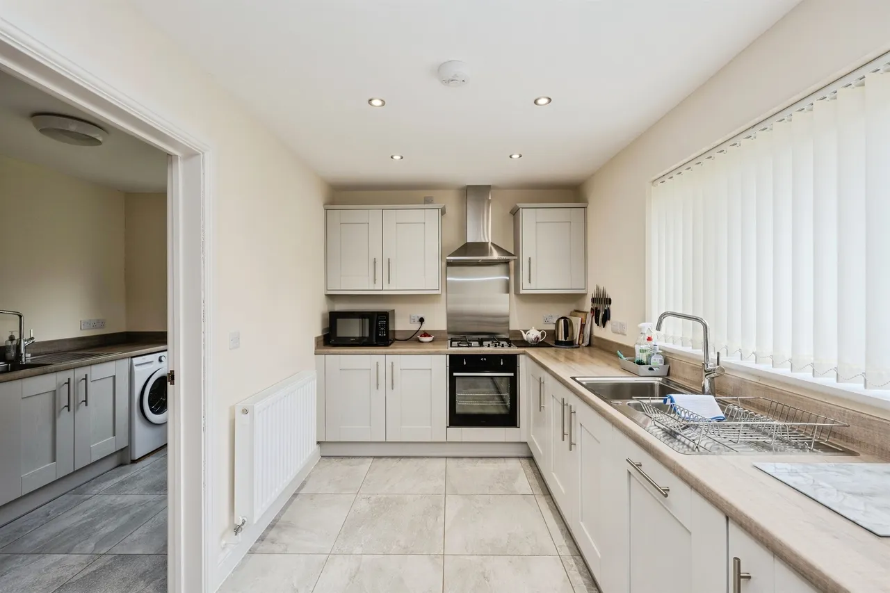 Clos Coed Derw Llanelli, SA14, photo 12