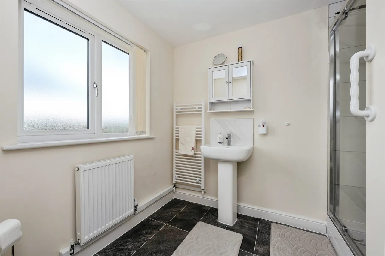 Clos Coed Derw Llanelli, SA14, photo 23