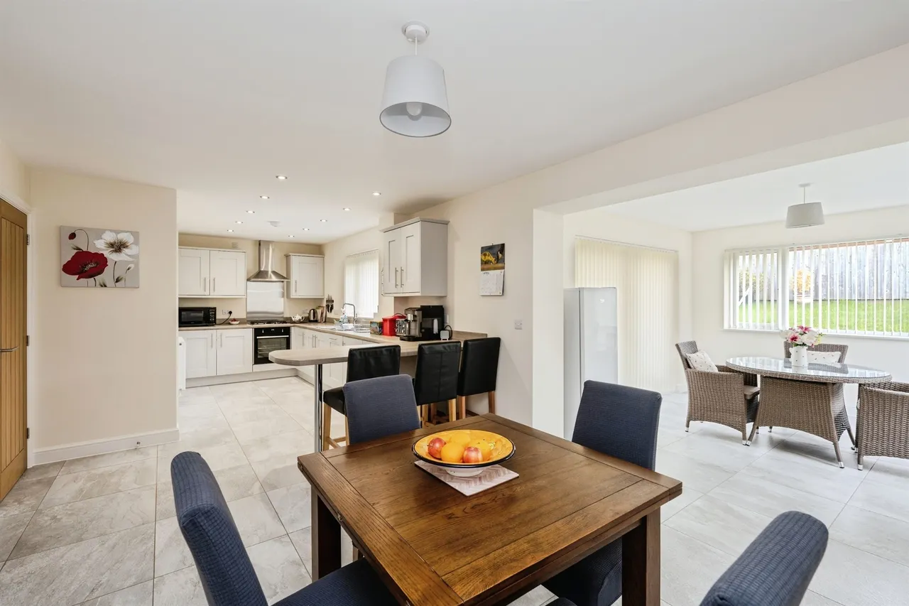 Clos Coed Derw Llanelli, SA14, photo 9