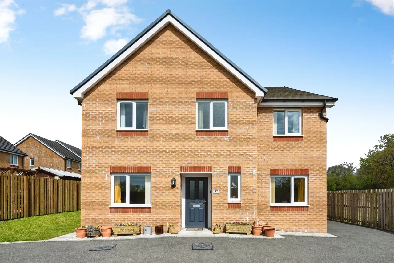 Clos Coed Derw Llanelli, SA14, photo 26