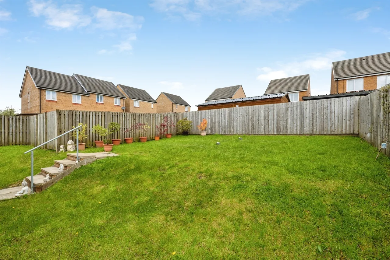Clos Coed Derw Llanelli, SA14, photo 31