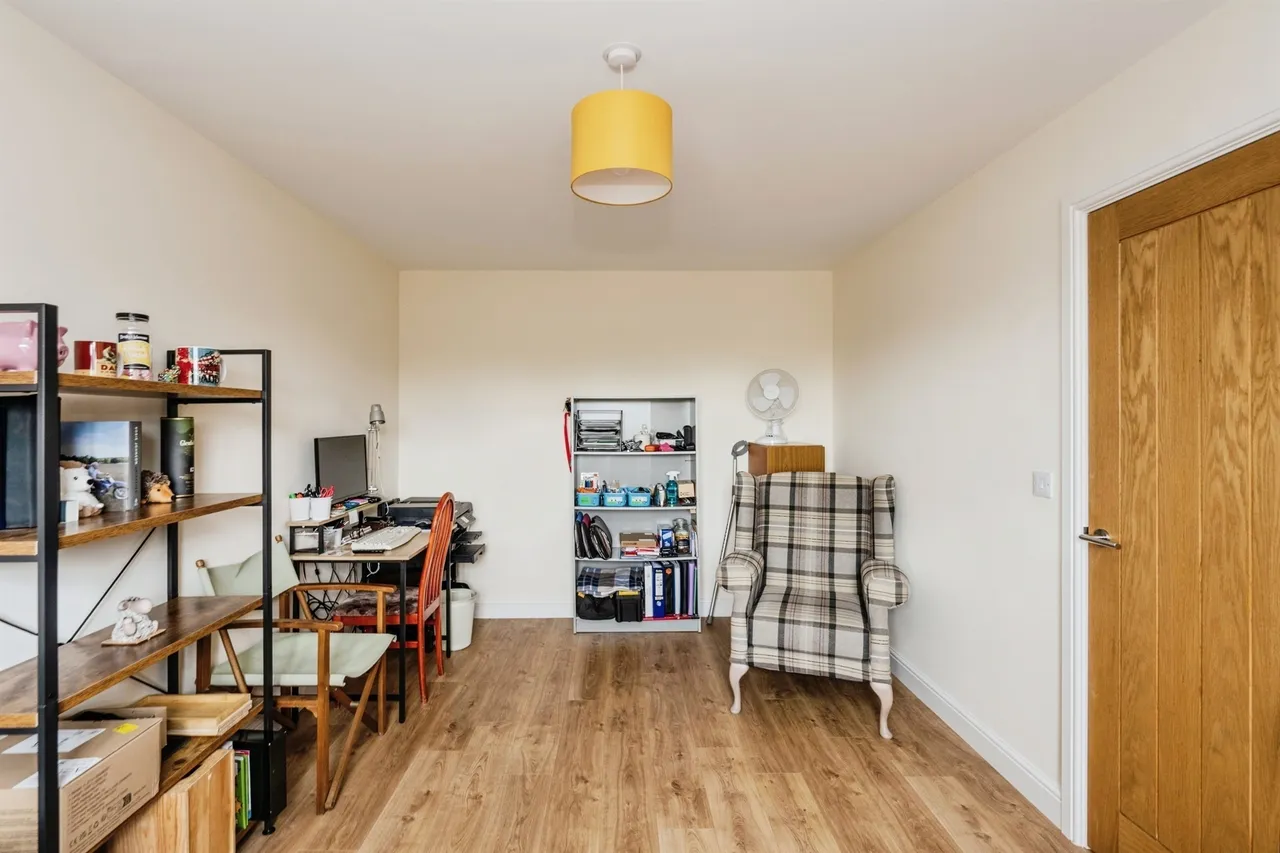 Clos Coed Derw Llanelli, SA14, photo 7