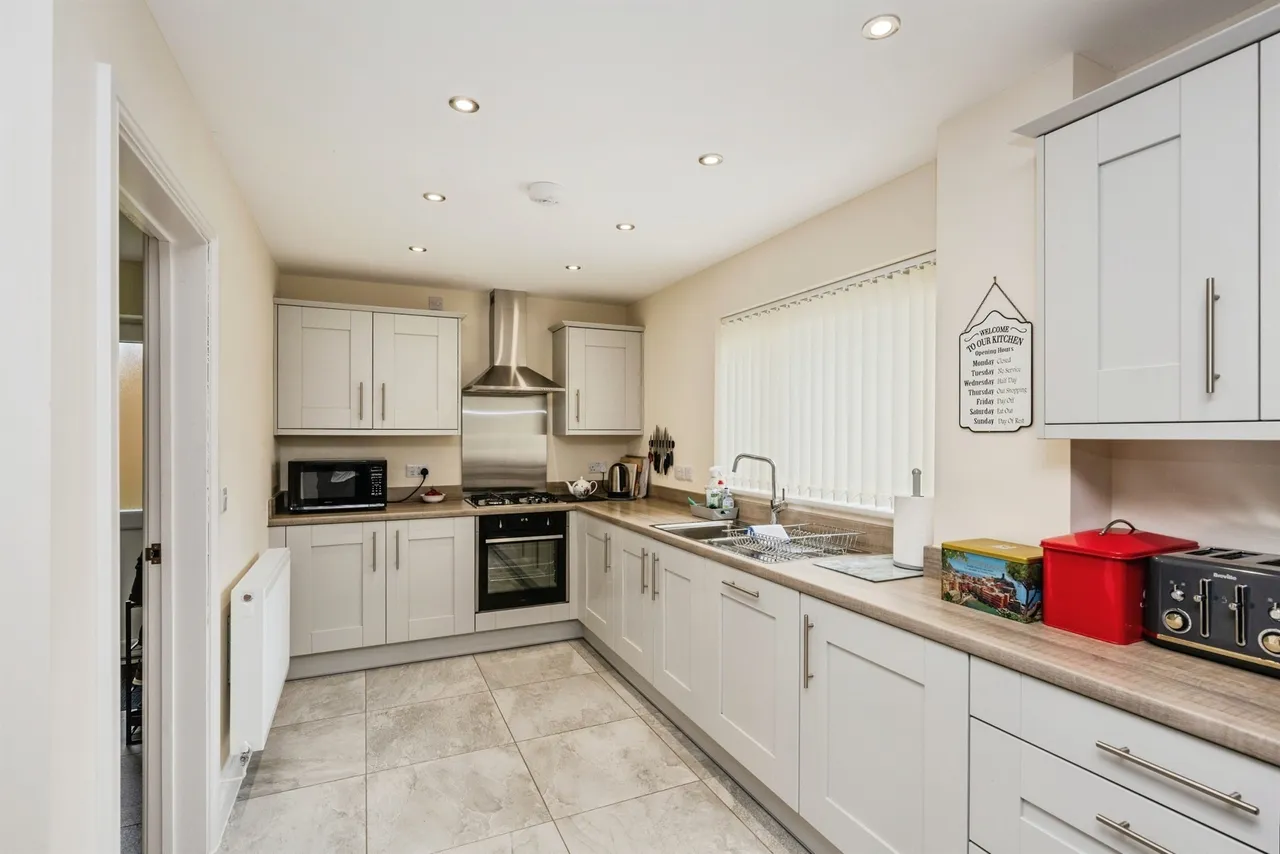 Clos Coed Derw Llanelli, SA14, photo 11