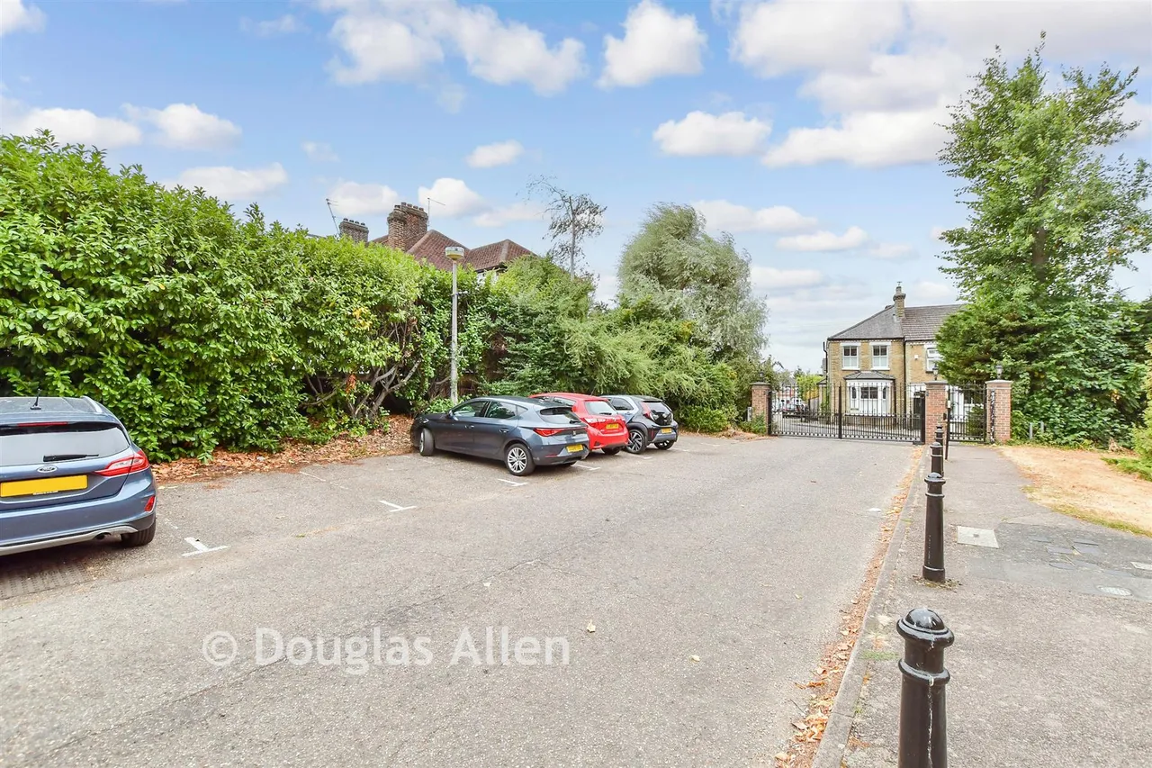 Church Road, Buckhurst Hill, IG9, photo 12