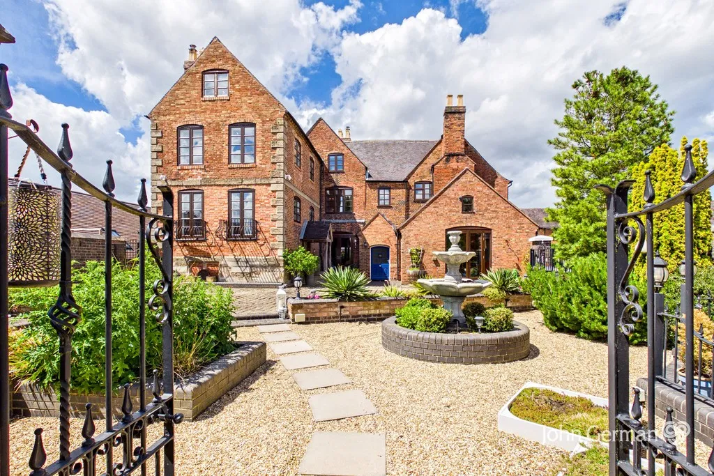 6 bed house for sale, Main Road, Newton Regis