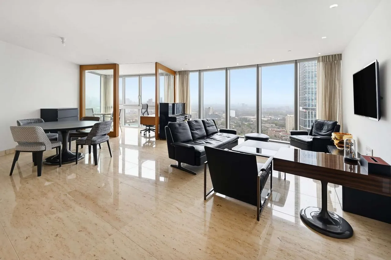 2 bed flat to rent, St. George Wharf, London, SW8