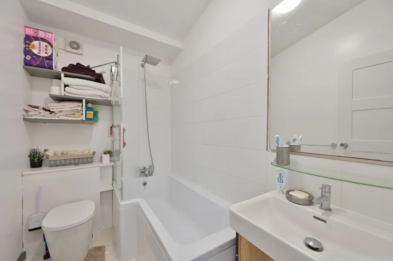 59 Beechcroft Gardens, Wembley, photo 5
