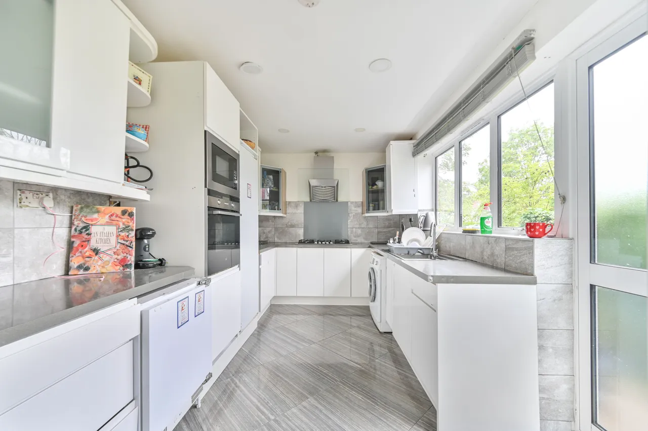 59 Beechcroft Gardens, Wembley, photo 3