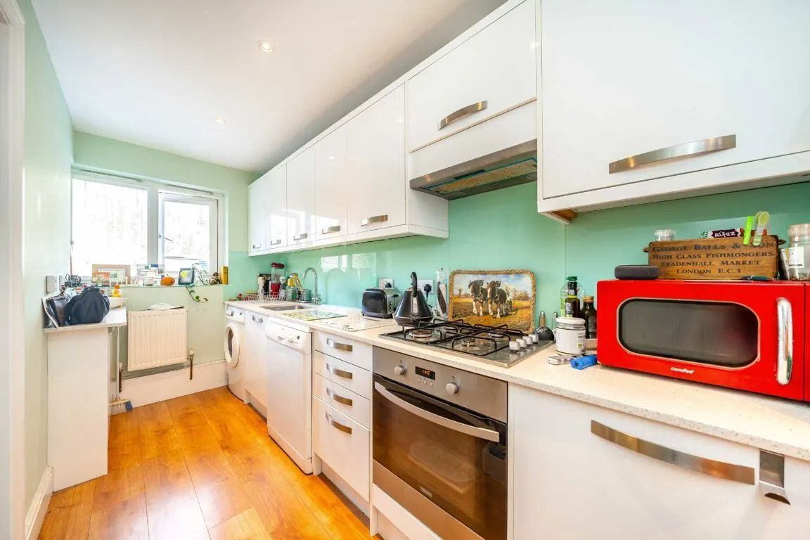 Garratt Lane, SW18, photo 3