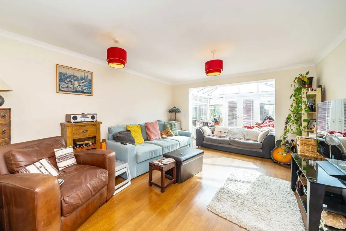 Garratt Lane, SW18, photo 2