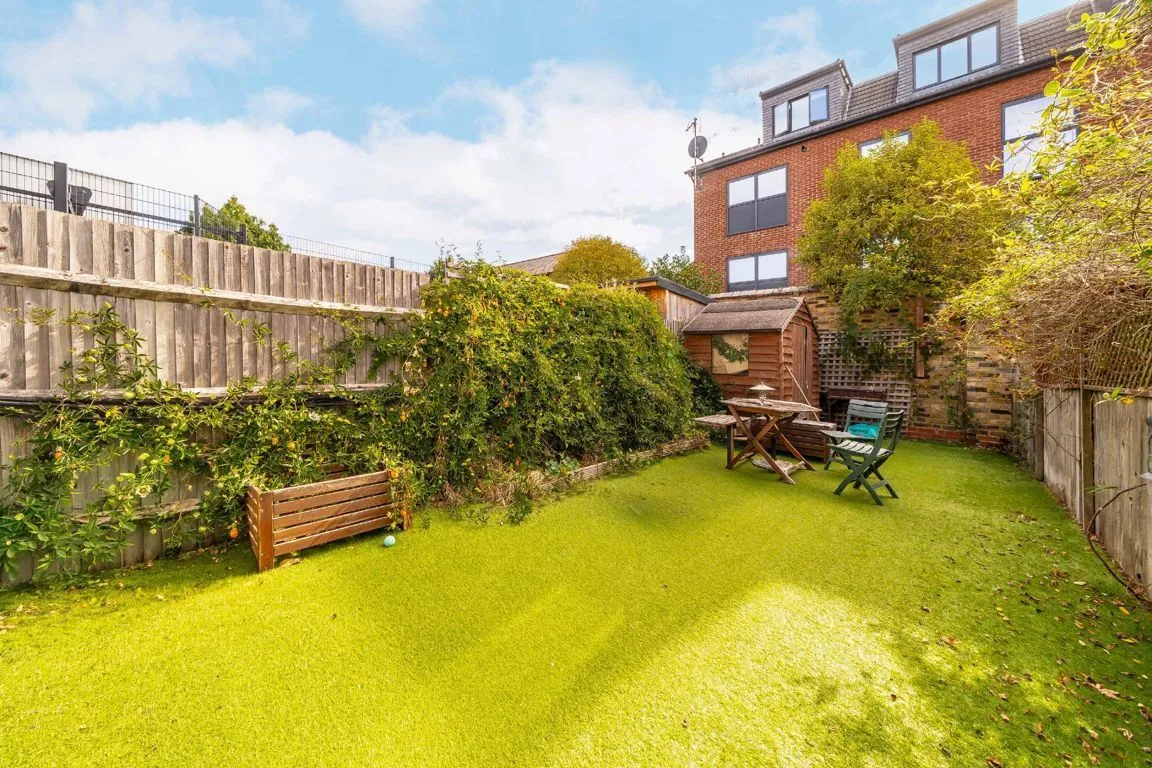 Garratt Lane, SW18, photo 4