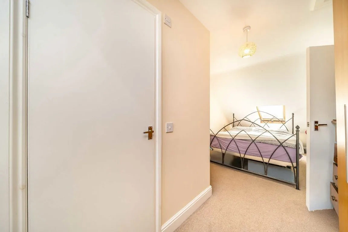 Garratt Lane, SW18, photo 5