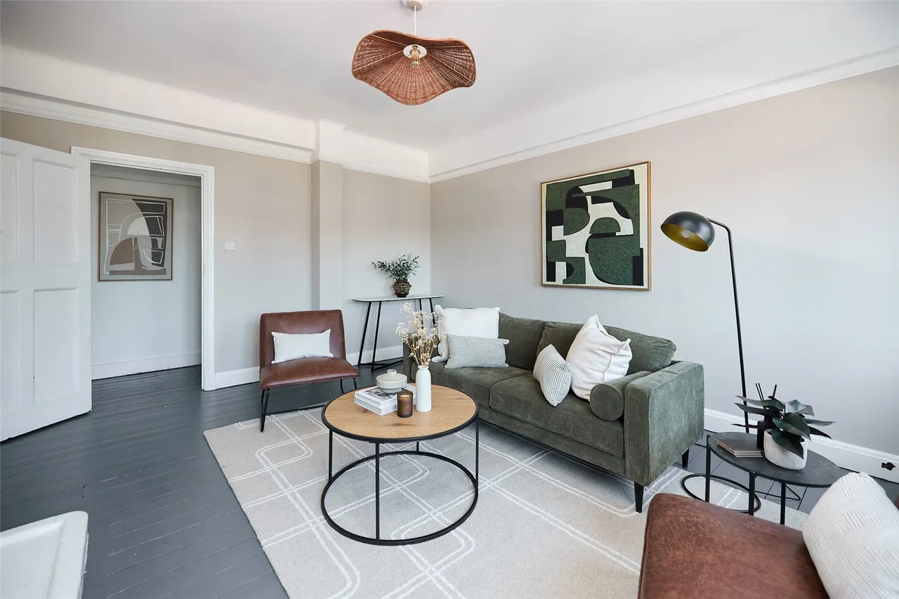 3 bed flat for sale, Brixton Hill, London, SW2