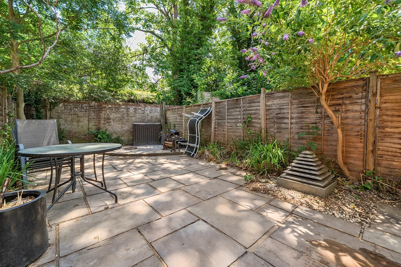 Danesfield Close, Walton-On-Thames, KT12, photo 12