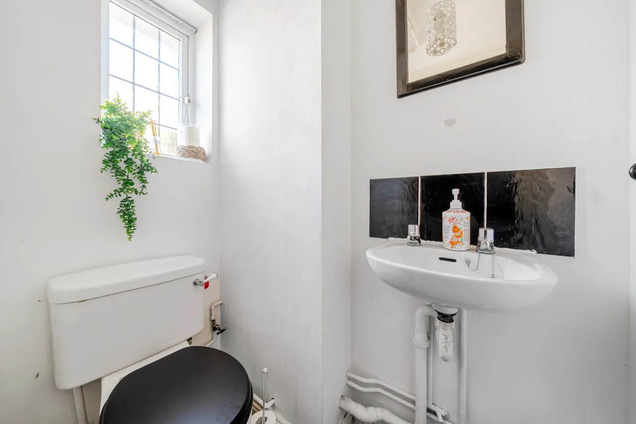Danesfield Close, Walton-On-Thames, KT12, photo 10