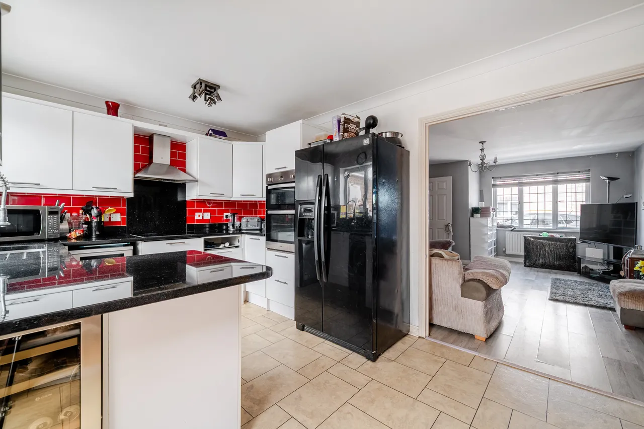 Danesfield Close, Walton-On-Thames, KT12, photo 3