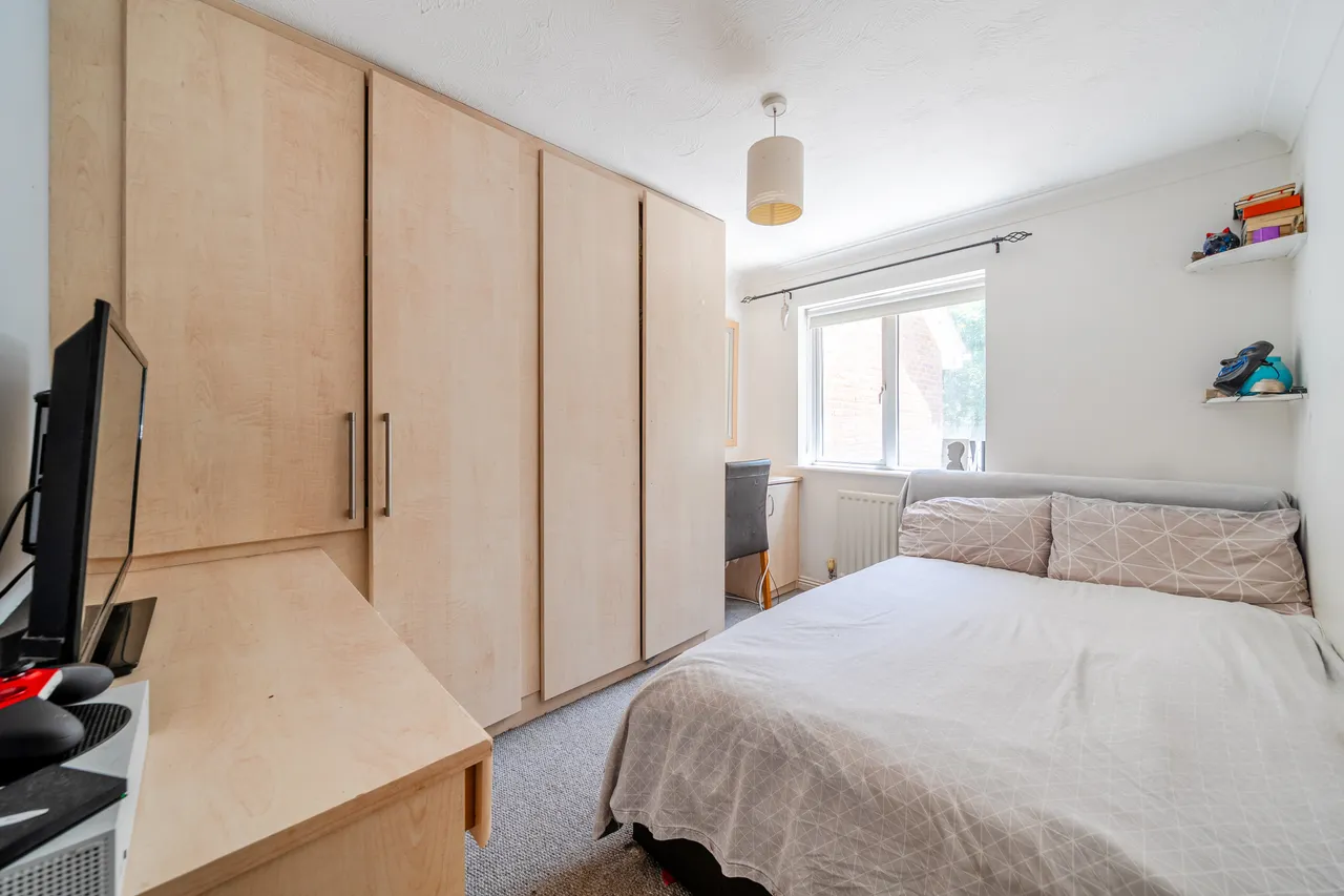 Danesfield Close, Walton-On-Thames, KT12, photo 6