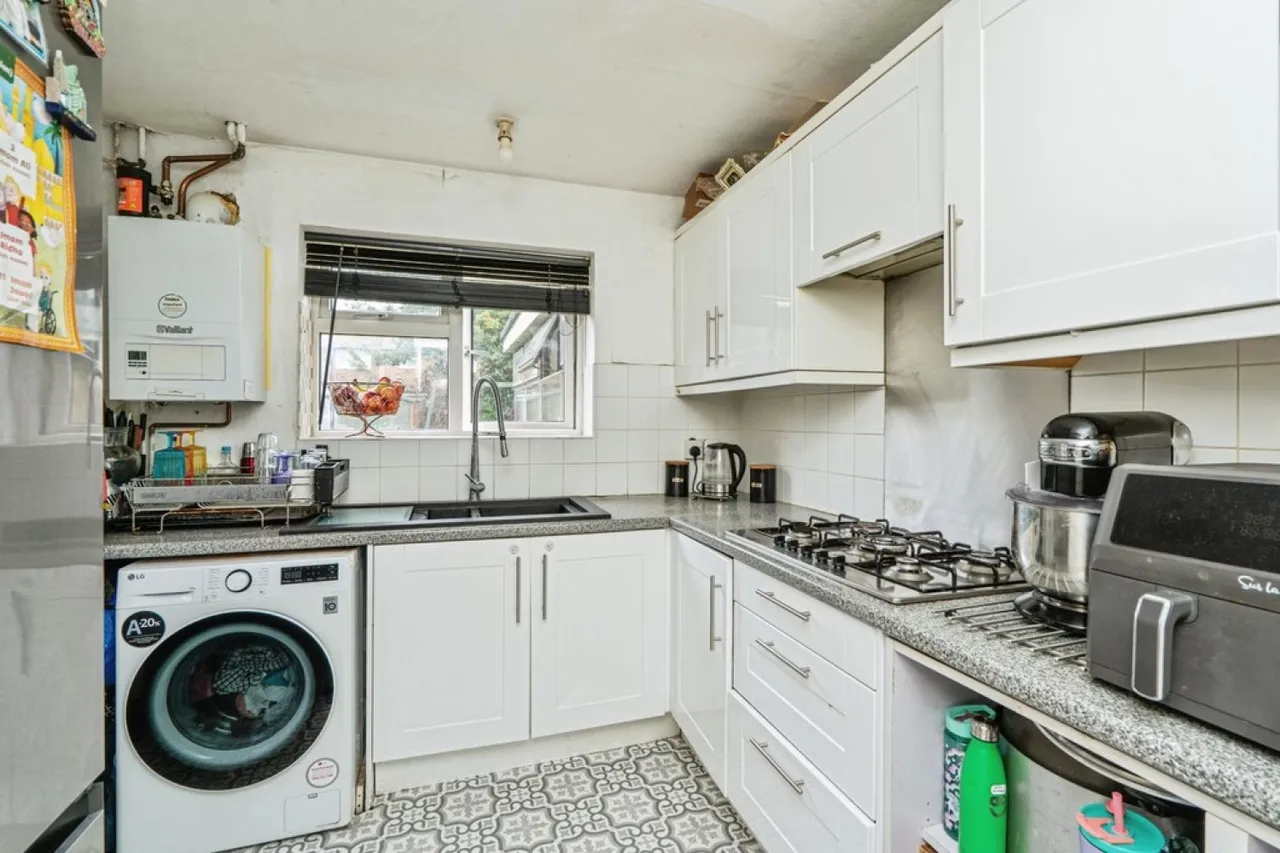 Gorsewood Road, Woking, Surrey, photo 8