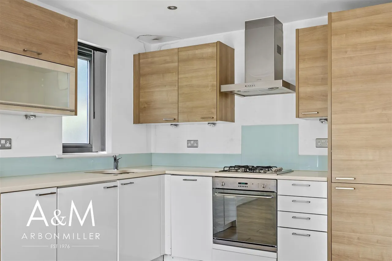 Buckhurst Way, Buckhurst Hill, Essex, IG96HD, photo 7