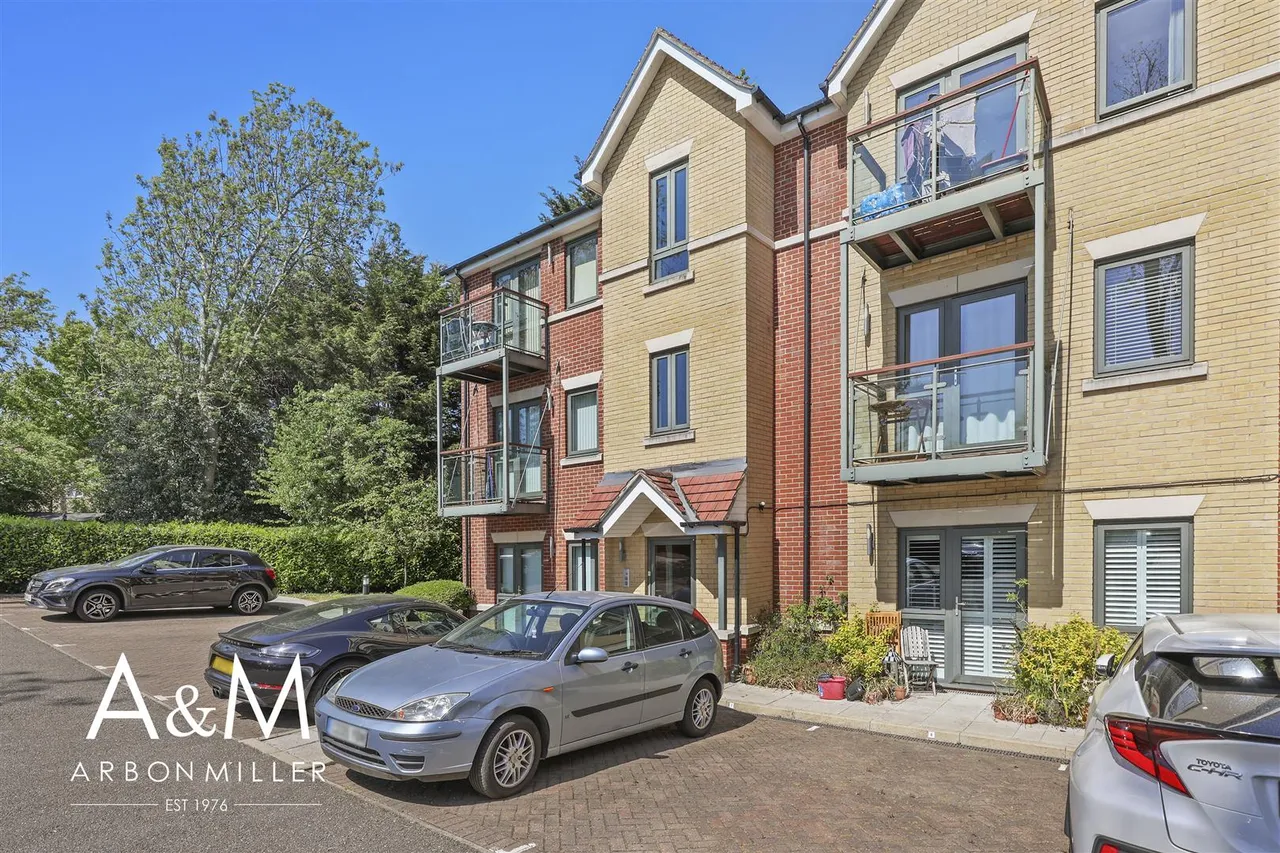 Buckhurst Way, Buckhurst Hill, Essex, IG96HD, photo 16