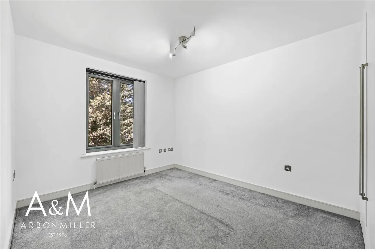 Buckhurst Way, Buckhurst Hill, Essex, IG96HD, photo 12