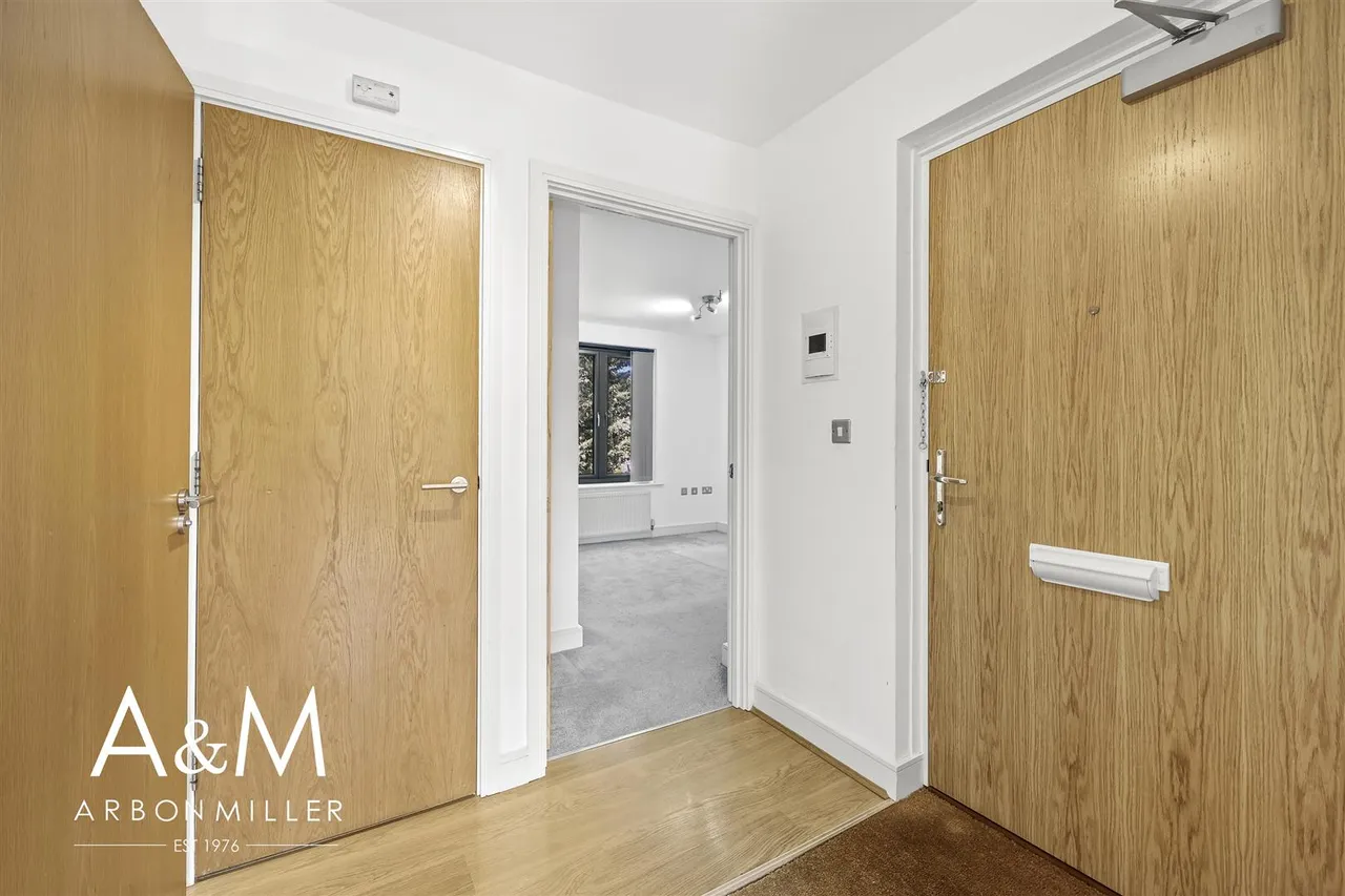 Buckhurst Way, Buckhurst Hill, Essex, IG96HD, photo 10