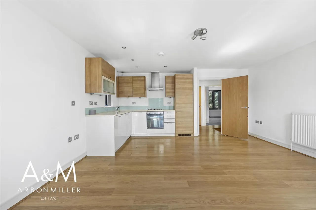 Buckhurst Way, Buckhurst Hill, Essex, IG96HD, photo 2