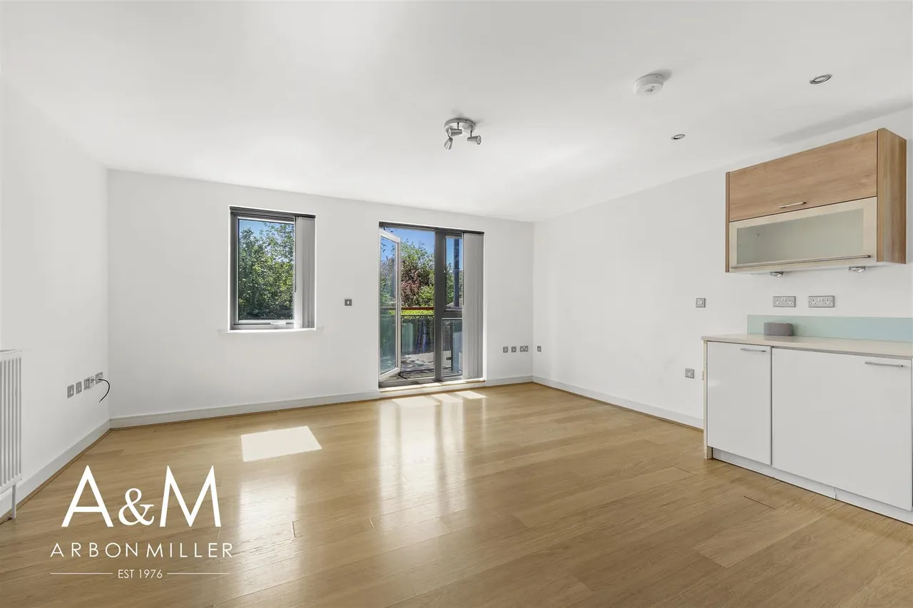 Buckhurst Way, Buckhurst Hill, Essex, IG96HD, photo 4