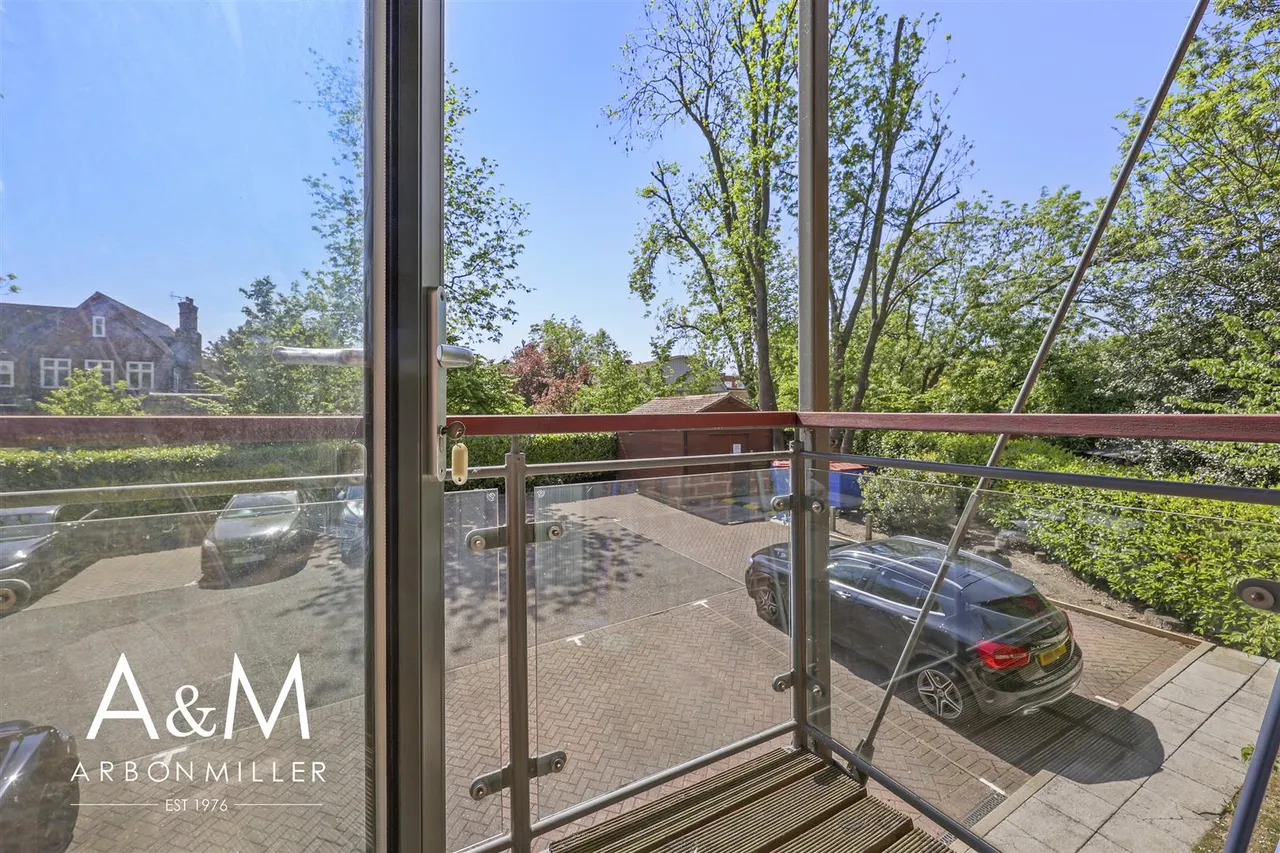 Buckhurst Way, Buckhurst Hill, Essex, IG96HD, photo 8