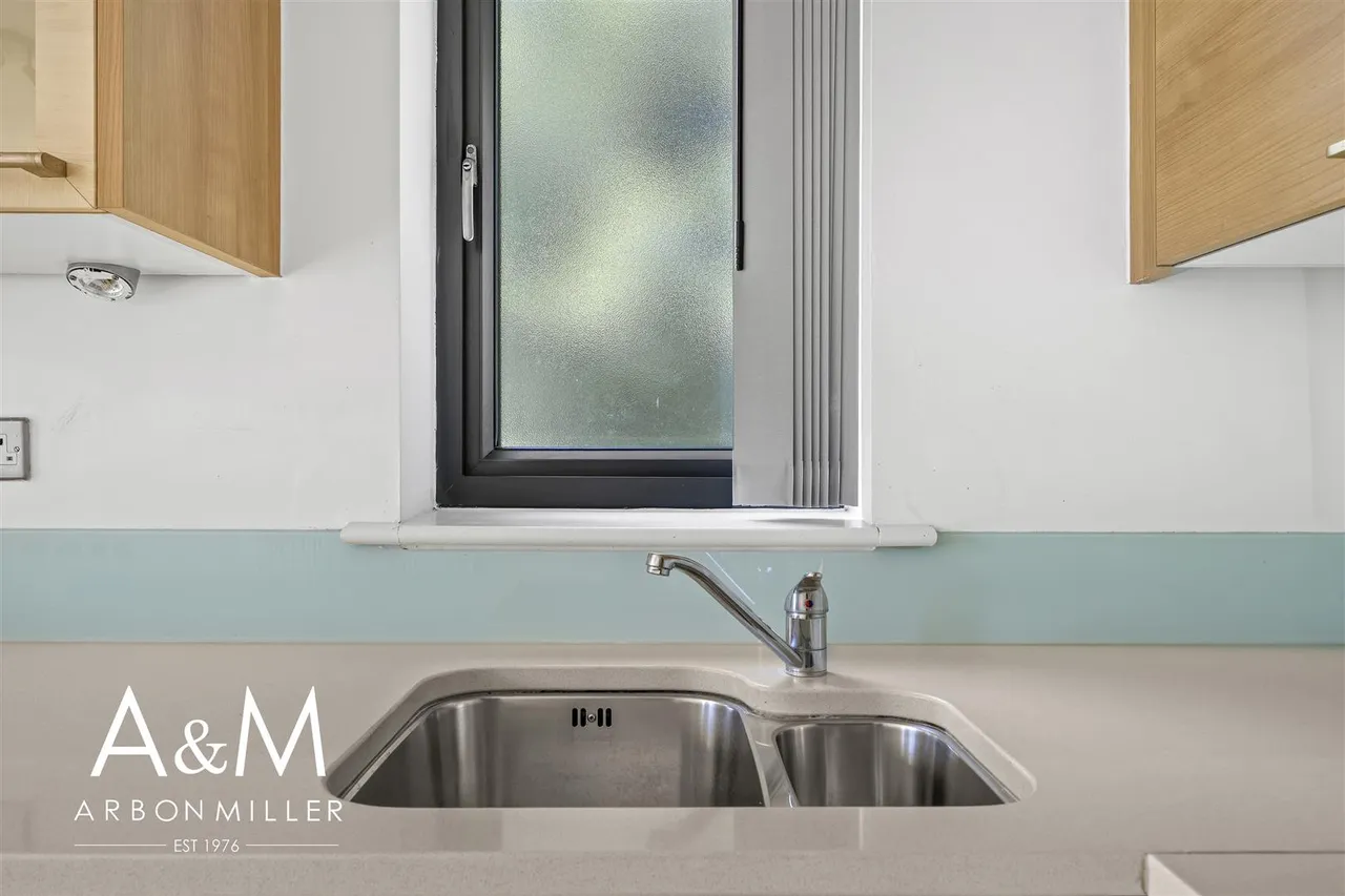 Buckhurst Way, Buckhurst Hill, Essex, IG96HD, photo 9