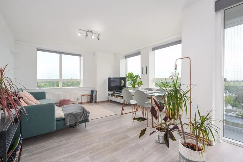 Wellington Close, Walton-On-Thames KT12 1BB, photo 5