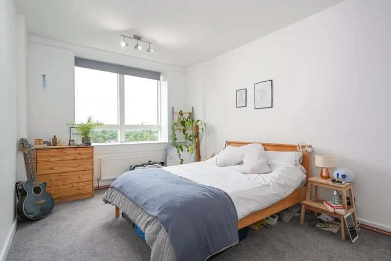 Wellington Close, Walton-On-Thames KT12 1BB, photo 6