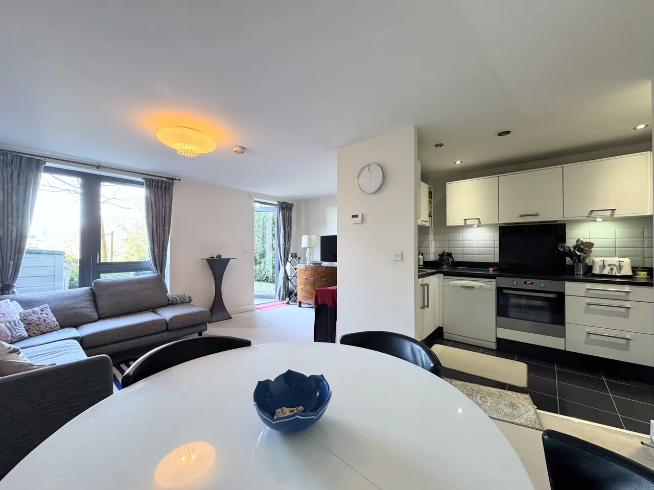 Nobel Close, Theodor Court, NW9, photo 5