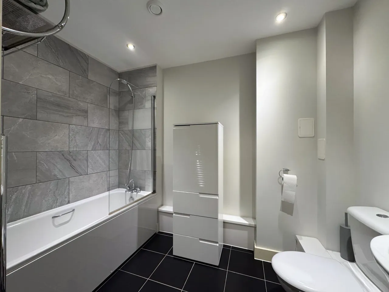 Nobel Close, Theodor Court, NW9, photo 4