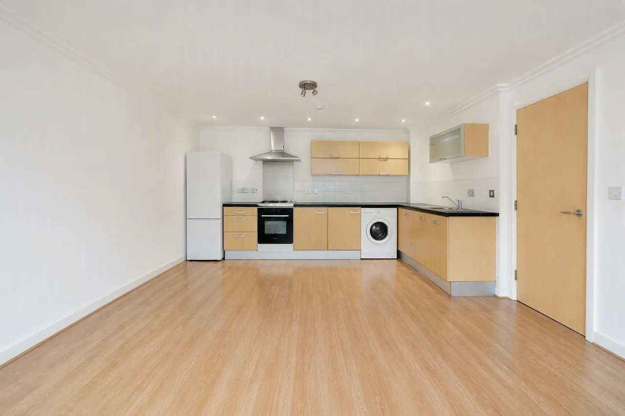 2 bed flat for sale, Abbey Road, Barking, IG11