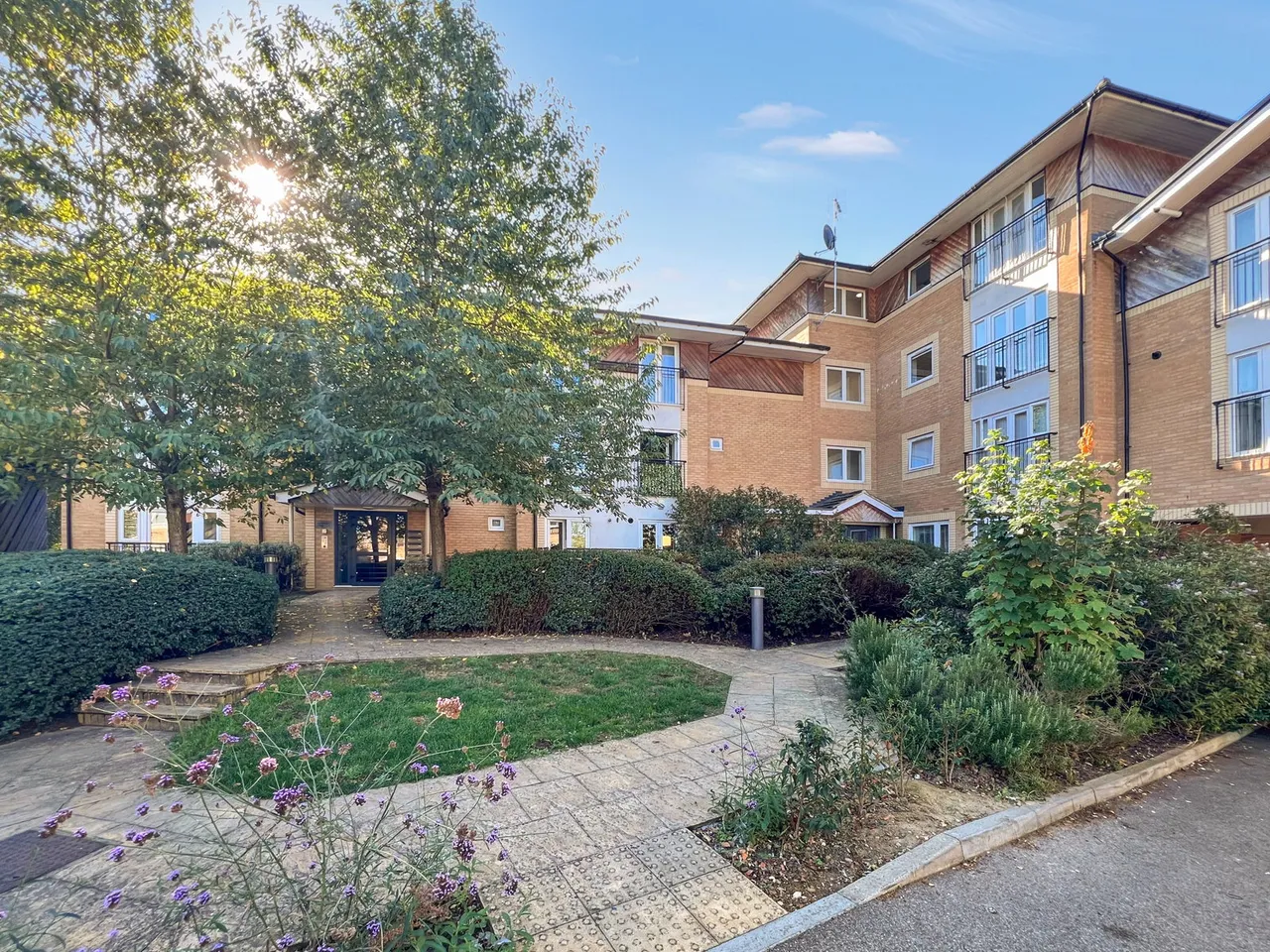 2 bed flat for sale, Stafford Avenue, Hornchurch, RM11
