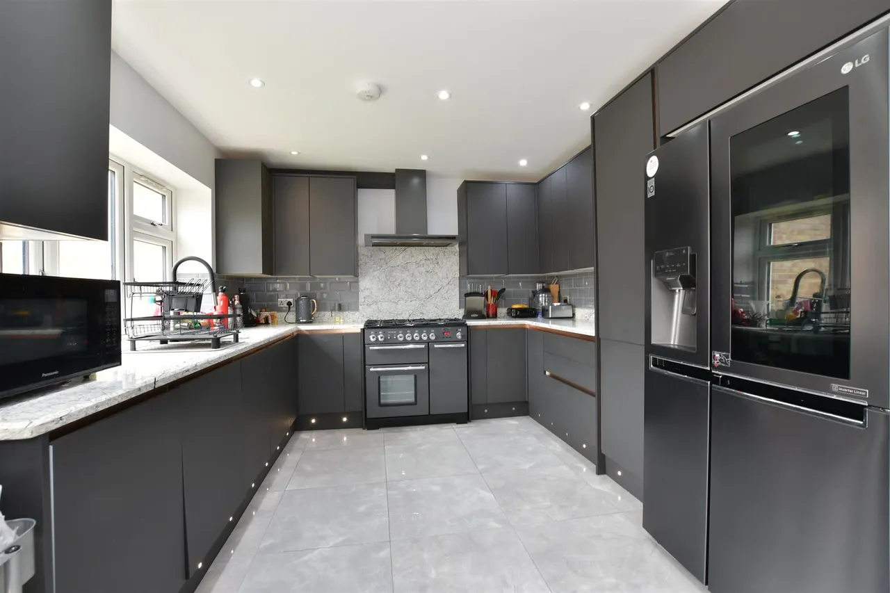 Chadwell Avenue, Romford, RM6, photo 2